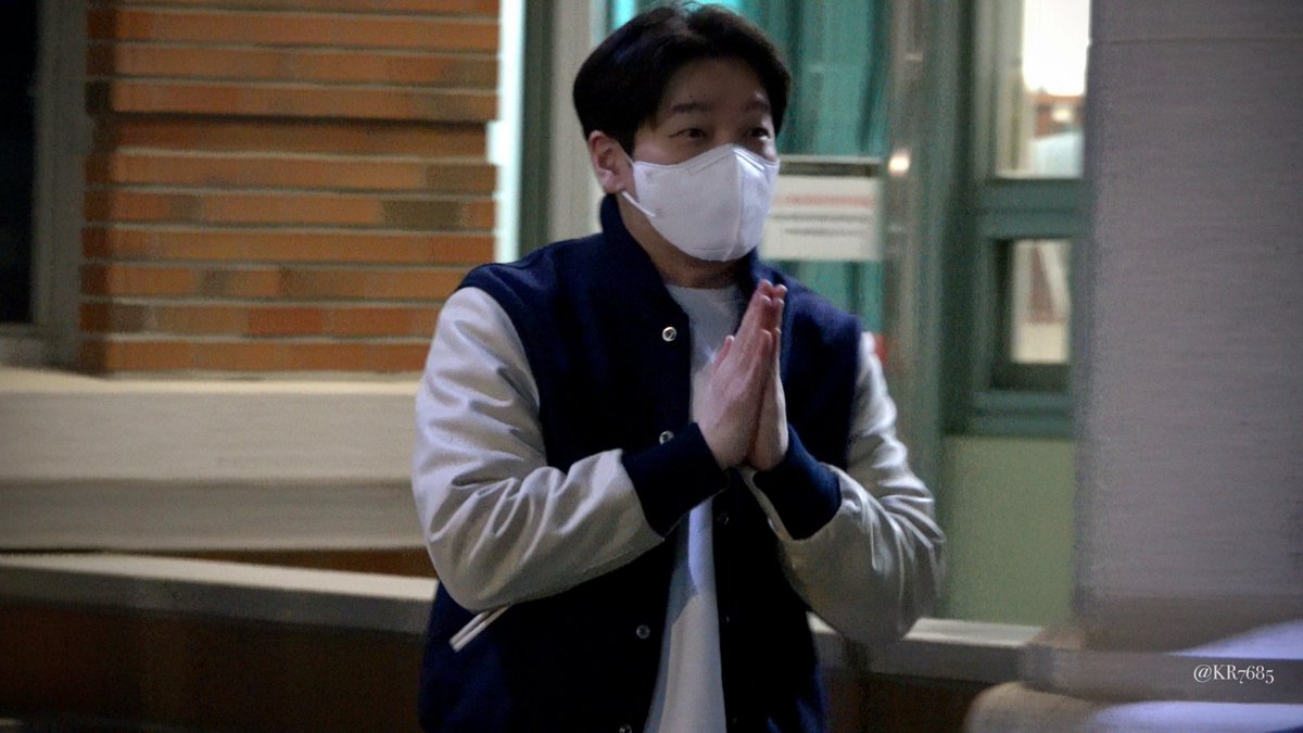 KR7685's tweet photo. 240204 조승우 퇴근 https://t.co/ItUYjnxR1H