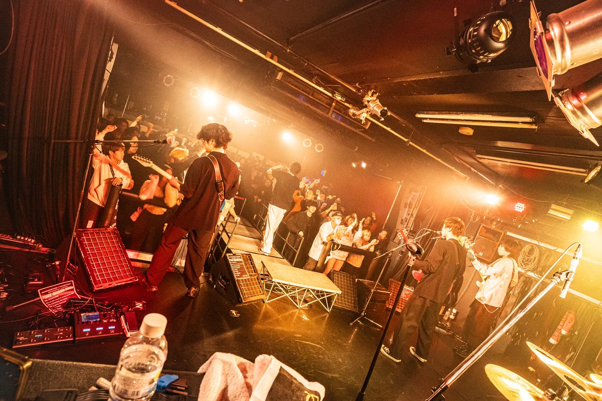 HULOVERofficial's tweet photo. 🔥2024初ライブ🔥

パンパンのDROP‼️
ありがとうございました‼️‼️‼️

2024.02.02 at アメリカ村DROP
『TRY CROSS FES』

■member
@RYOSUKE_HULOVER 
@micky_HULOVER 
@molehill24 
@onochi_bass 
@kuro0000001 

撮影@jiei_0628_ https://t.co/YHAQtCAirI