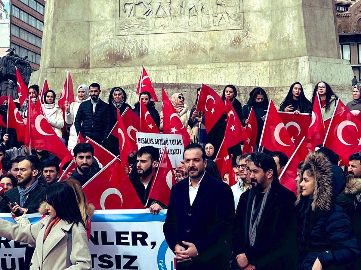 temelakyurek's tweet photo. Atanmayan öğretmenlerimizi yavrularına kavuşturun…

#UlustaMülakatsız100BinAtama https://t.co/A0V3AKRpmJ