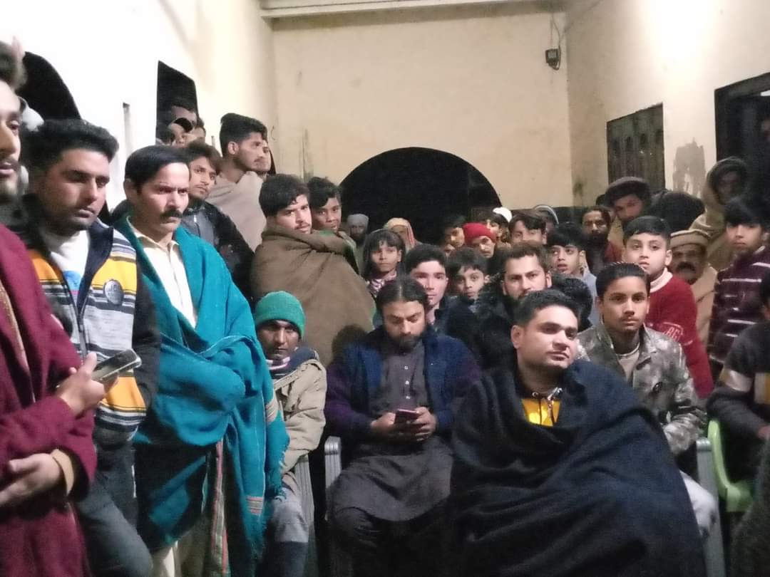 PATSktOfficial's tweet photo. پاکستان عوامی تحریک کے امیدوار حافظ غلام مصطفےٰگجر  حلقہ این اے73 اور محمدکلیم طاہر حلقہ پی پی51 کی محلہ پراناڈسکہ میں کارنرمیٹنگ اہل علاقہ کی بھرپور کیساتھ مکمل حمایت کا اعلان
#Elections2024 #Shameful #AnushkaSharma #KarachiRain #ایاک_نعبد_و_ایاک_نستعین @GujjarPAT https://t.co/TcAvtixhbF
