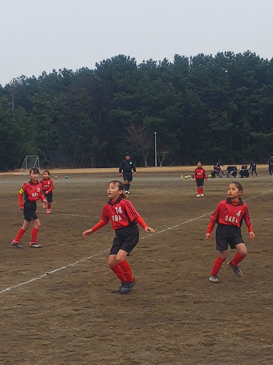 ohbasoccer8's tweet photo. 2024/02/04藤沢市少女サッカー大会
朝から雨☔。試合できるのかとおもったけれど、試合時間には雨が上がり無事に開催。
寒い中、一生懸命ボールを追いかけました😄👍
みんなの頑張りで💪勝利を勝ちとりました。
 #藤沢市小学女子サッカー
 #FC大庭レディース
 #体験募集 https://t.co/UjGU7Gex4o