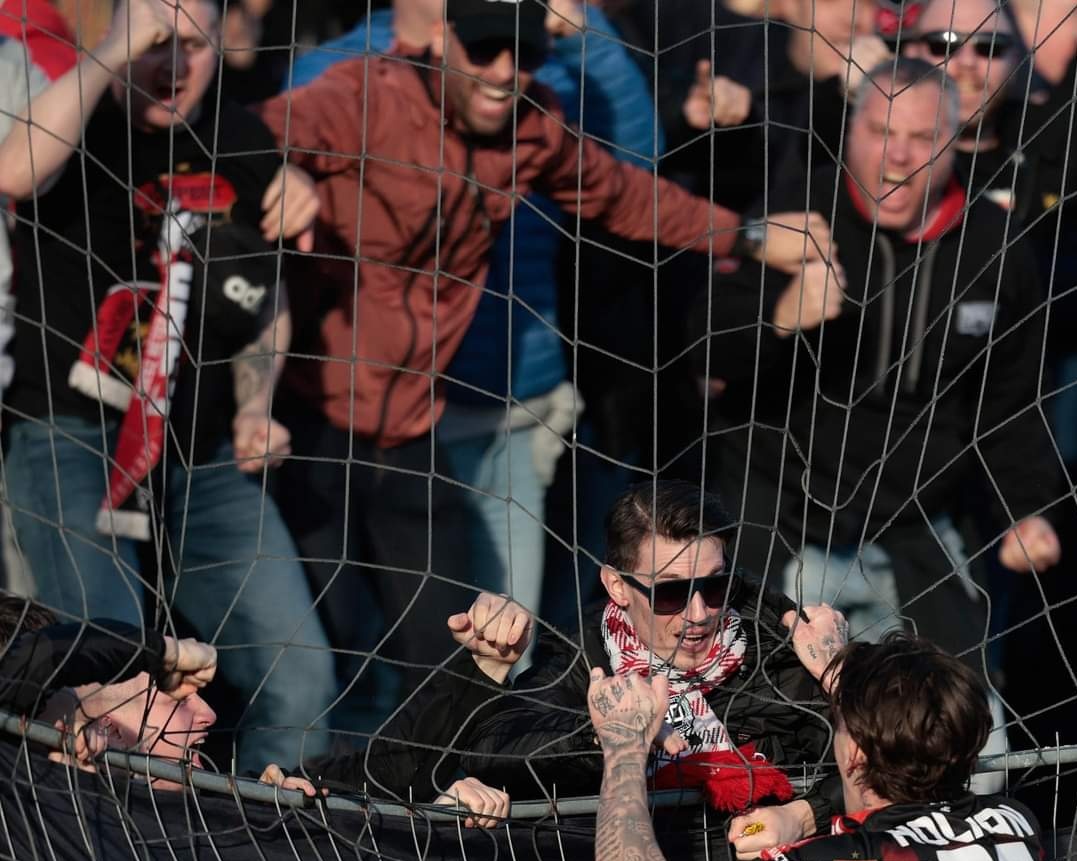 DanielsenAxedal's tweet photo. Kozármisleny - HONVÉD 🇭🇺 03.02.24  #ultras #kispest #magyarfoci https://t.co/ZRSqPQcM3N