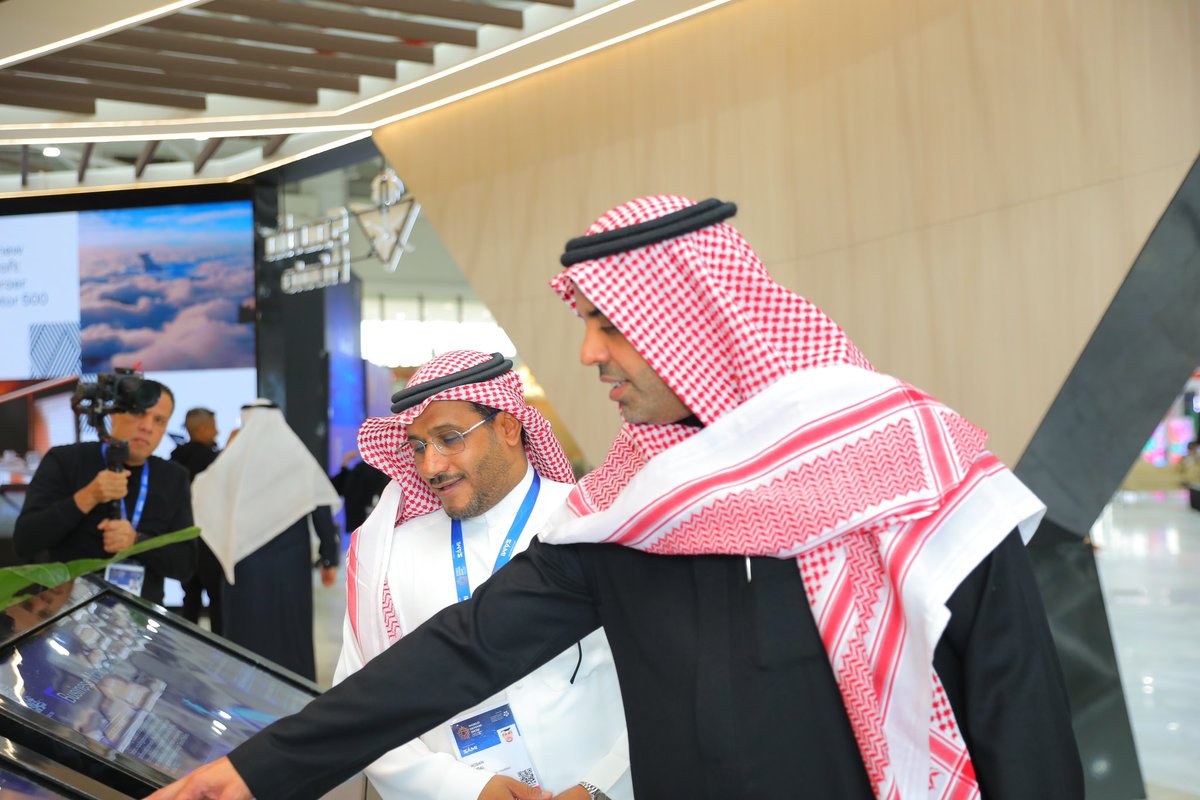 psaa_sbu's tweet photo. معالي مدير عام #مجموعة_السعودية المهندس إبراهيم العُمر, @IbrahimAl_Omar أثناء زيارته ل #السعودية_الأكاديمية في #معرض_الدفاع_العالمي 2024
#للغد_نستعد

H.E. the Director General of Saudia Group @IbrahimAl_Omar, during his visit to #Saudia_Academy  at the #World_Defense_Show 2024 https://t.co/txffIfeeLP