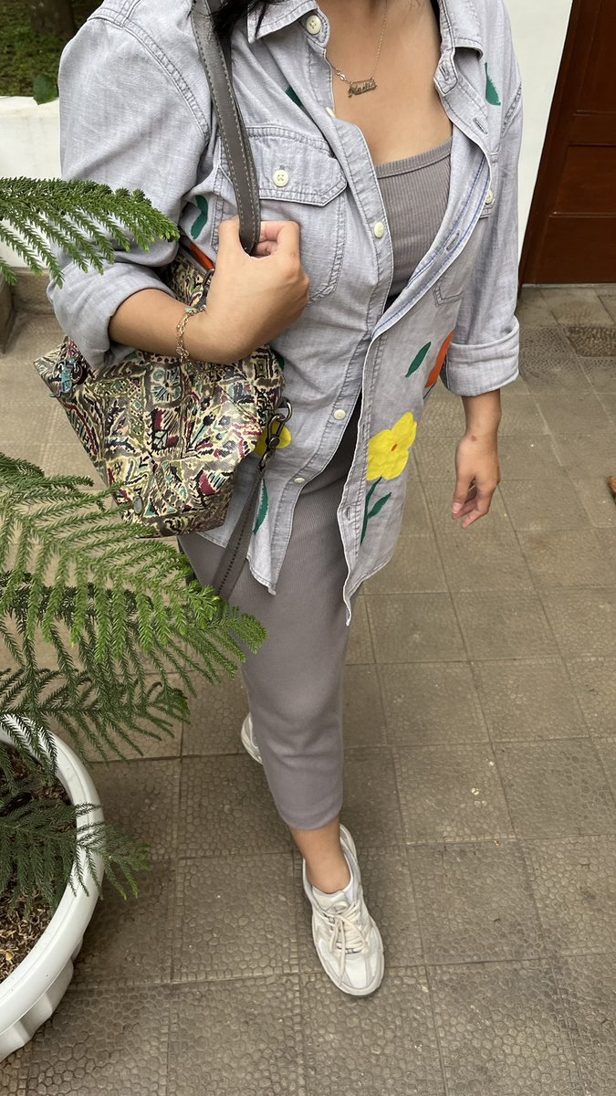 AstiraniDevi's tweet photo. Ootd cwe kalem dikit https://t.co/ZmIwGJg7ZJ