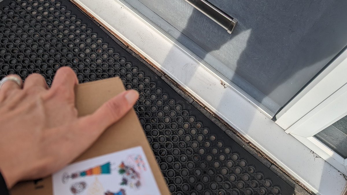 UKUnpluggedCIC's tweet photo. Out on our ecargo bike delivering a #JapanBox to #nocturum for a young person on the #camhs waiting list. ☺️ https://t.co/9LBslpJtxI