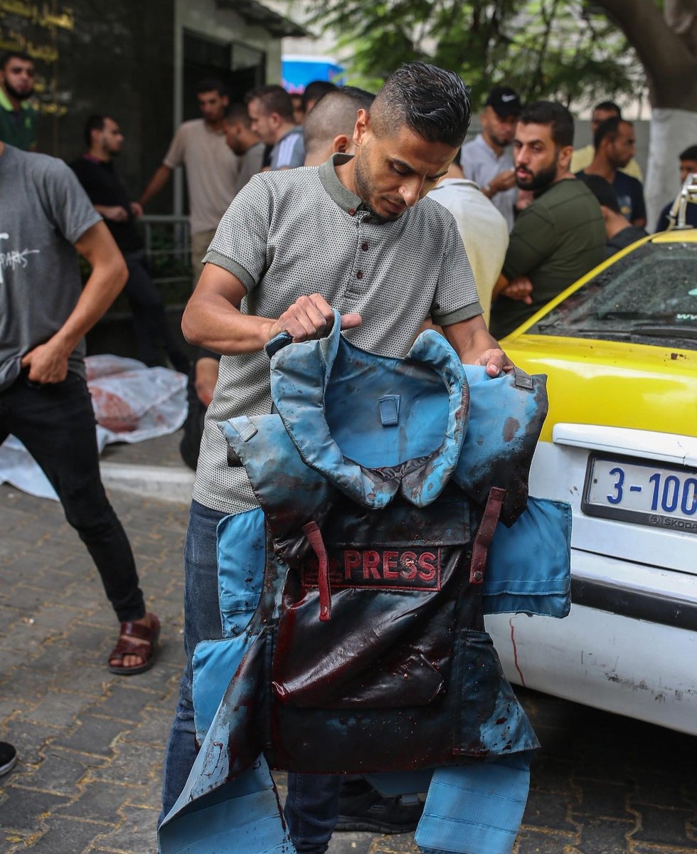 ravindraJourno's tweet photo. If you could relate 🙏

#UN rights experts condemn ‘killing and silencing’ of journalists in Gaza. 

Since 7 October, 122 journalists and media workers have lost their lives in the Gaza Strip, with many others sustaining injuries.

#Gazajournalist @ravindraJourno https://t.co/VUD6qFocm9