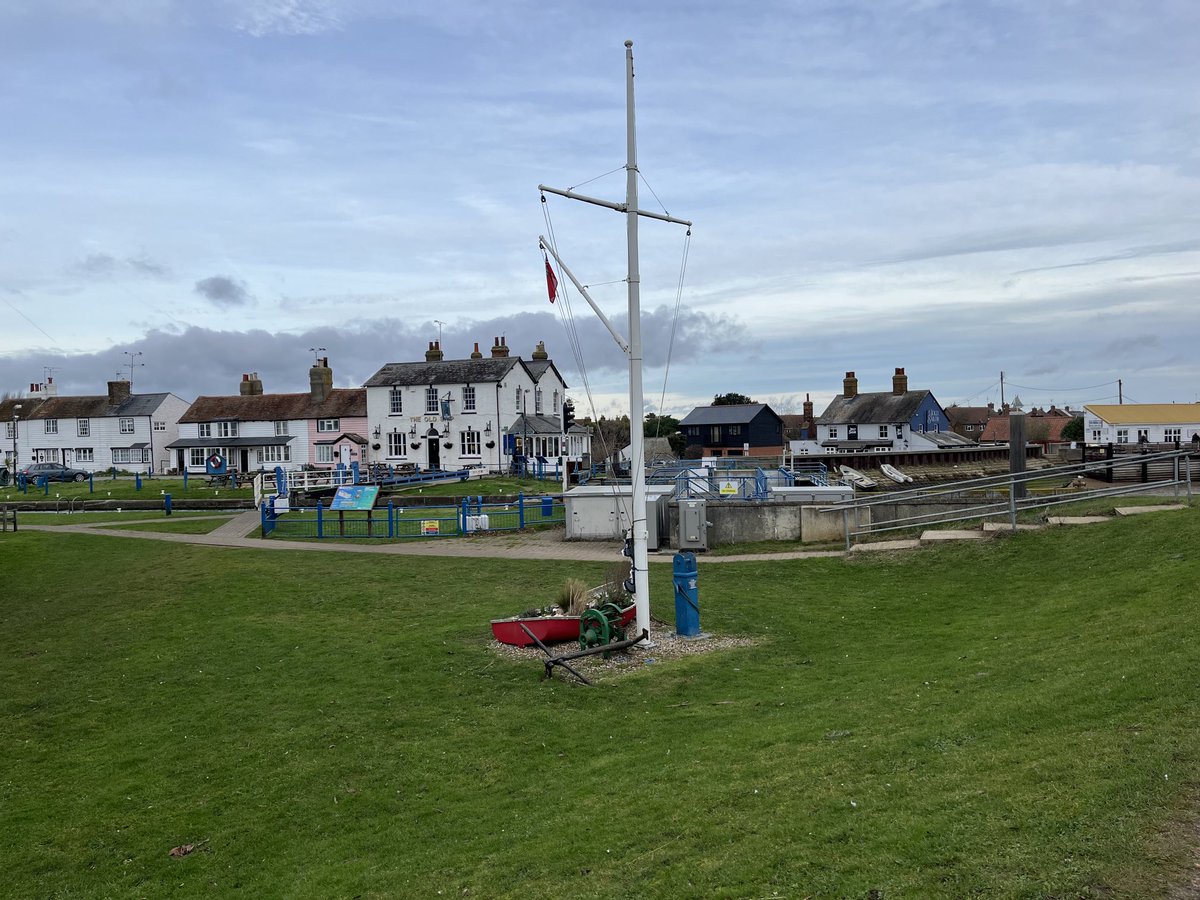 Good 10.5mile training run today. All in aid of Marie Curie @LLHM2024 Good conditions managed my fastest yet 10k within the mileage. Lovely to see ⁦<a href="/RonanFenton7/">Ronan Fenton</a>⁩ out running with his dogs. Missed my running buddy David who is carrying an injury 😞 sure he will back soon 😀