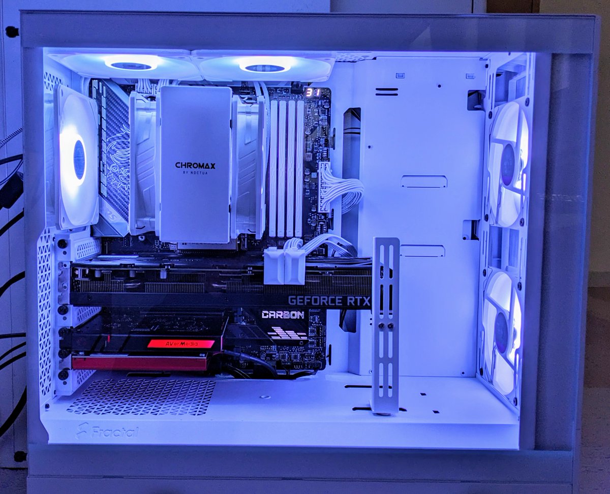 Y_S_Akanuma's tweet photo. 可用性を考慮し、空冷CPUクーラーへ回帰。
#fractaldesign #coolermaster #msi #長尾製作所 #avermedia #vcolor #elsajp #soundblaster
#noctua #chromax https://t.co/kCJhCYmdDG