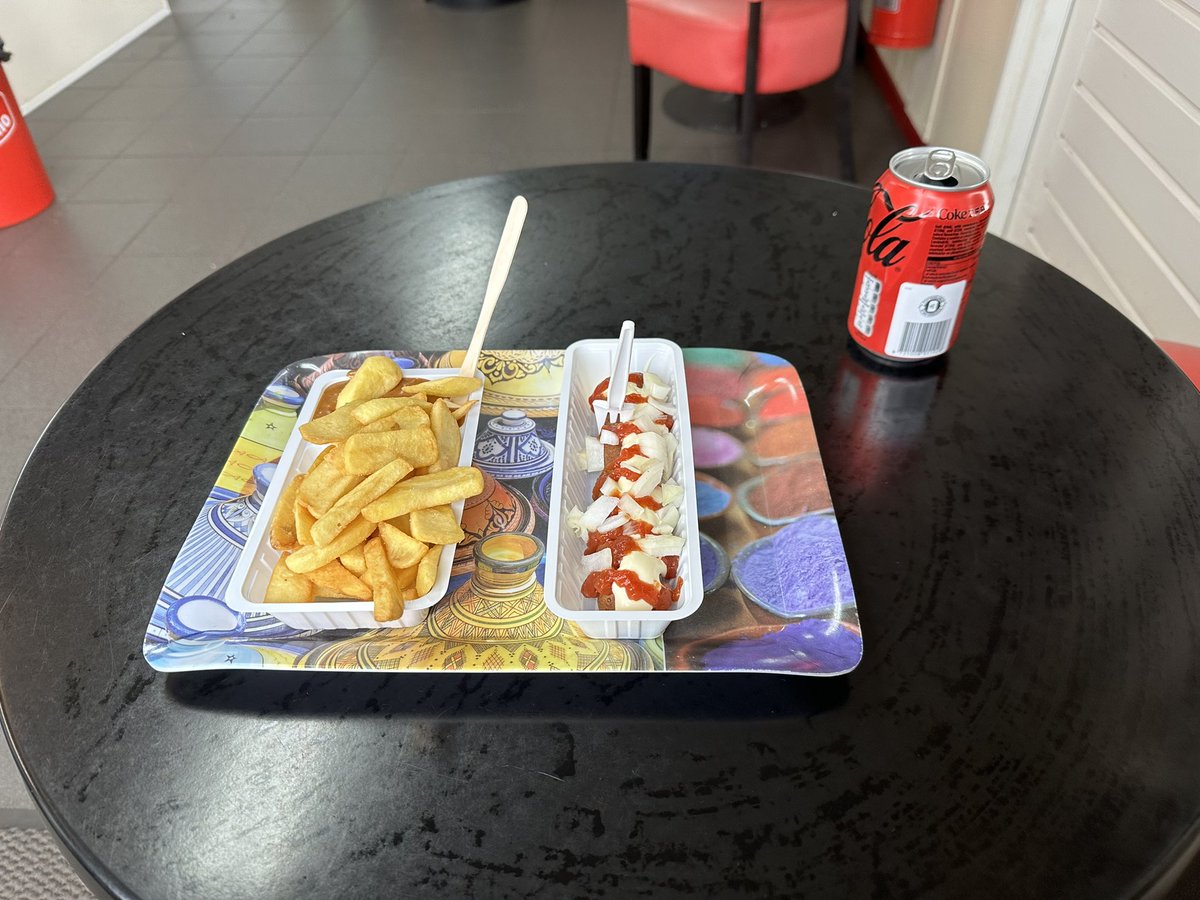 Martinus63's tweet photo. Lunch genuttigd nu teruglopen naar Rozenburg 🚶🚶#HetKompas #Landtong https://t.co/YpSTkPRTf4
