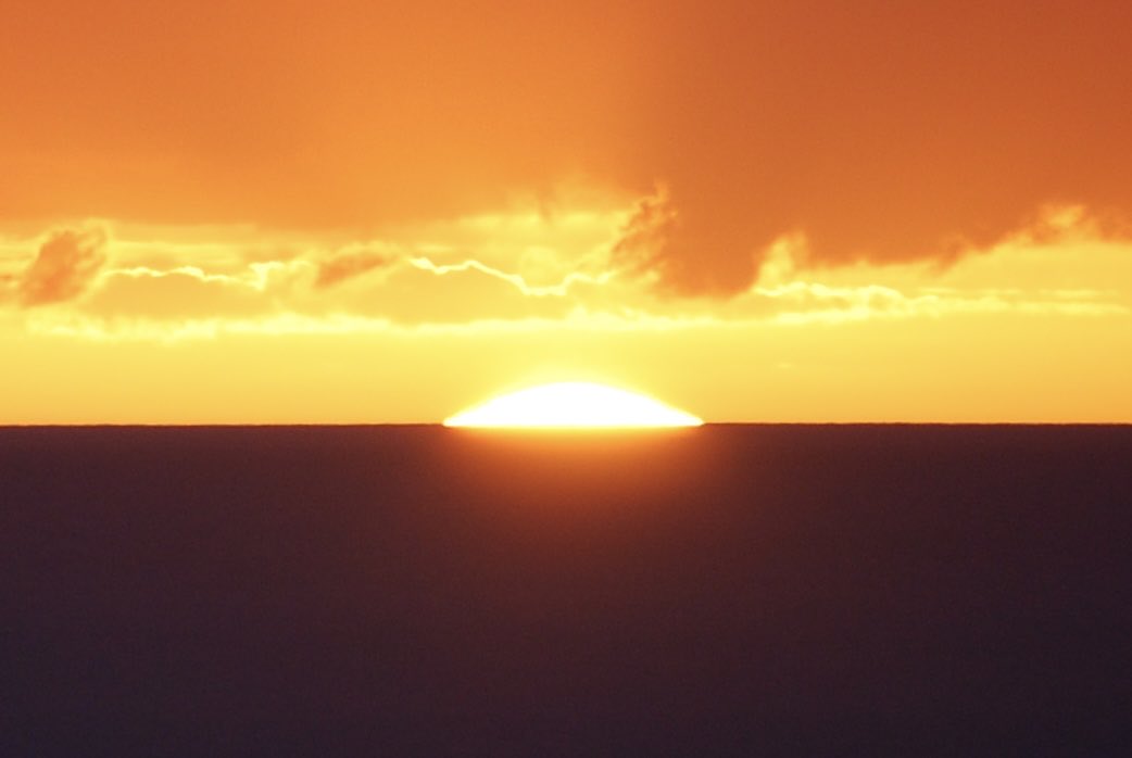 “Happy #StBrigidsDay #BankHolidayWeekend Everyone…✝️🌼💚”. Here’s some of my favourite #February photos from last year (2023) with a fabulous floating #sunrise next to the Old Head of #Kinsale lighthouse/#Courtmacsherry Bay to a spectacular #sunset skyline over Barryroe Parish…