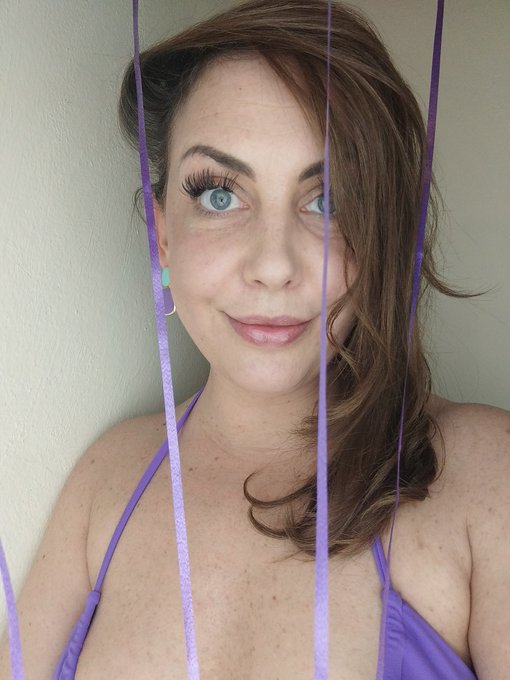 Luftballon Fans 🎈 aufgepasst 🤩! Heute wird's lila 💜 #camgirl #mdh #loonergirl #looner #fetisch #Luftballons<a href="/tag/brunette"class="tags"><span>#brunette</span></a><a href="/tag/bikini"class="tags"><span>#bikini</span></a><a href="/tag/cute"class="tags"><span>#cute</span></a><a href="/tag/curvy"class="tags"><span>#curvy</span></a><a href="/tag/statement"class="tags"><span>#statement</span></a><a href="/tag/camgirl"class="tags"><span>#camgirl</span></a>