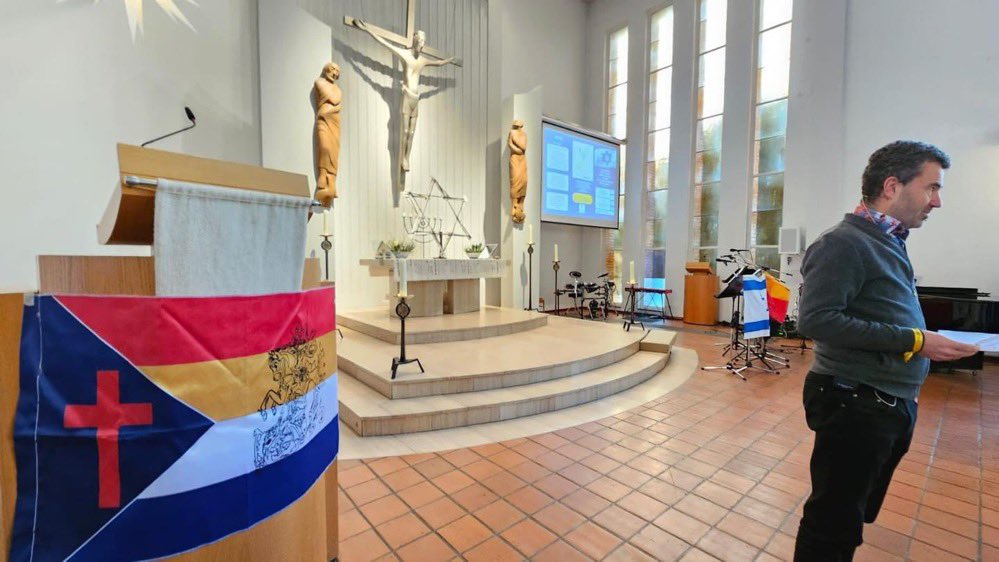 Sobalaan's tweet photo. The flag took a syncretic approach to all Christian currents in Israel, and stylistically incorporated Druzism (Tawheed). Brilliant. https://t.co/qYLcWoUwY4