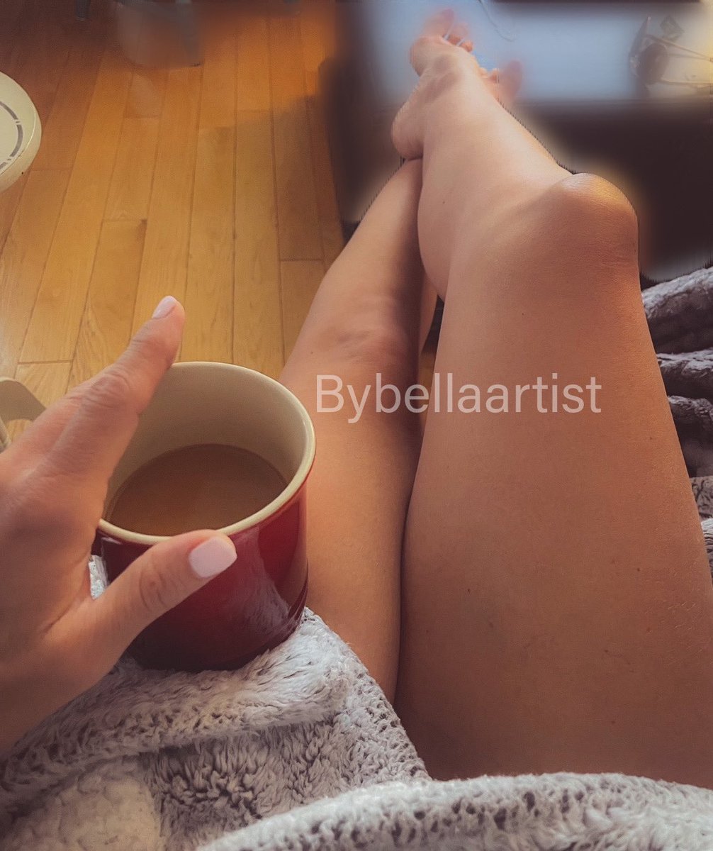 ByBellaArtist's tweet image. Do you prefer tall or short ladies? 

I’ve asked this before but how tall do you think I am? 

The answer is written in my BIO with other fun facts!