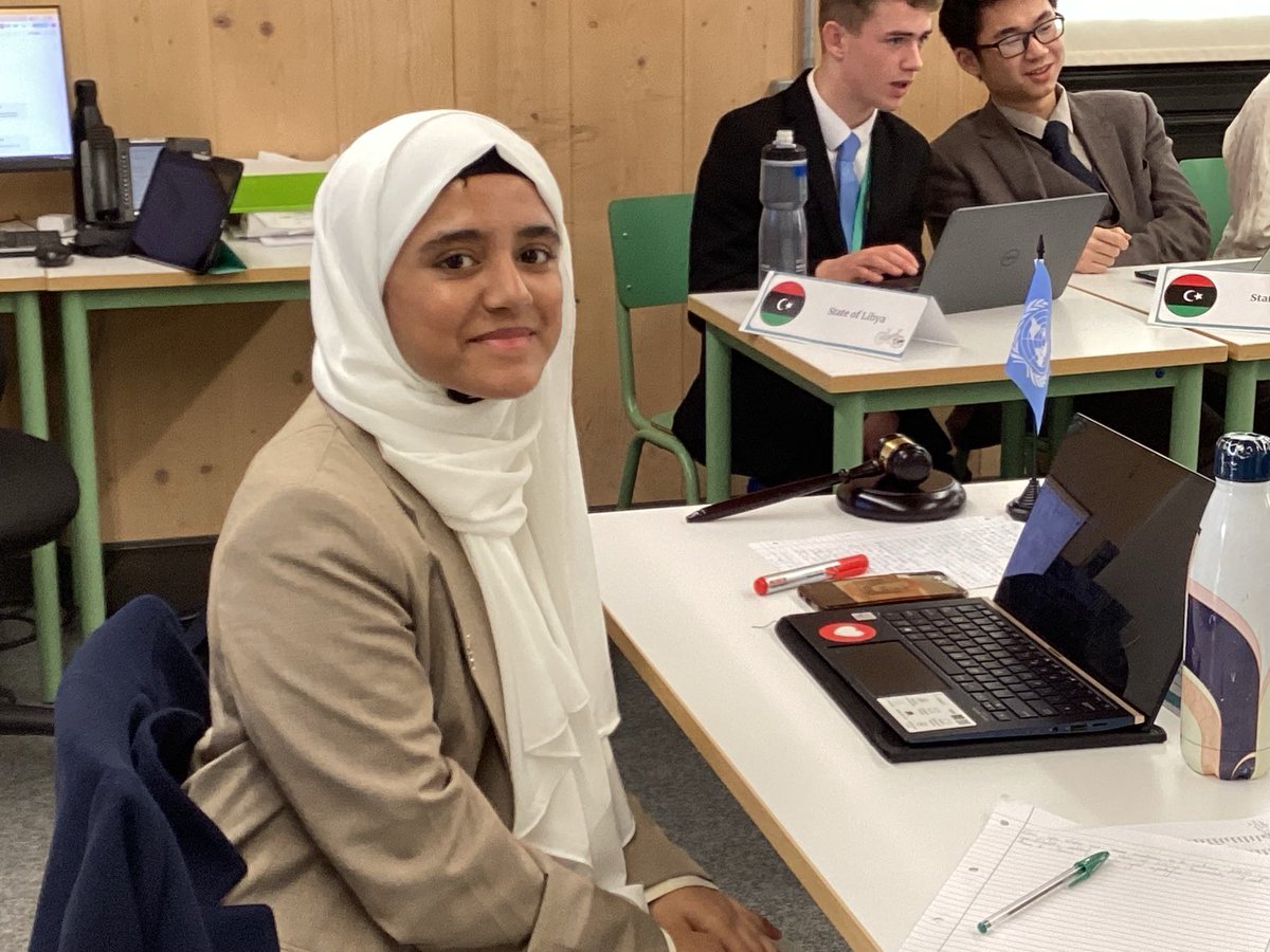 BGS_Econ's tweet photo. MUN in full flow this morning. #BGSSixthform #BGSYear11 #BGSBold @cambridge_mun https://t.co/YptYACojJo