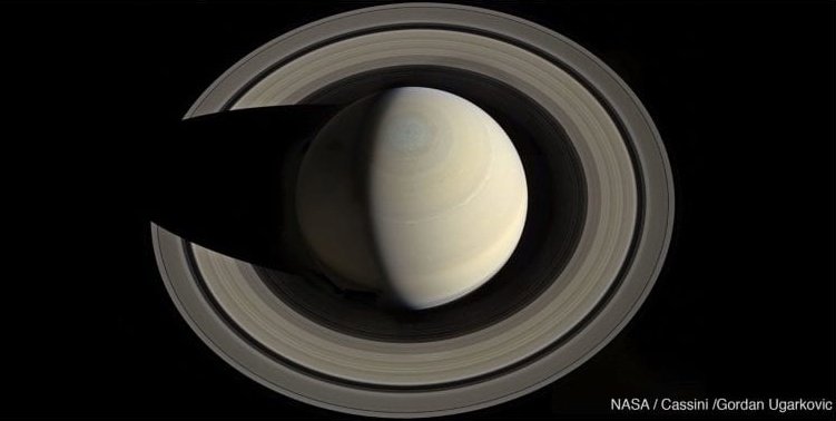 UnvrsoRecondito's tweet photo. LOS ANILLOS DE SATURNO ESTÁN DESAPARECIENDO

Saturno, gracias a su sistema de anillos, es el planeta más reconocible de nuestro Sistema Solar.

Pero no serán eternos, y quizá quieras salir a mirarlos antes de que desaparezcan. https://t.co/XU80YKruHE