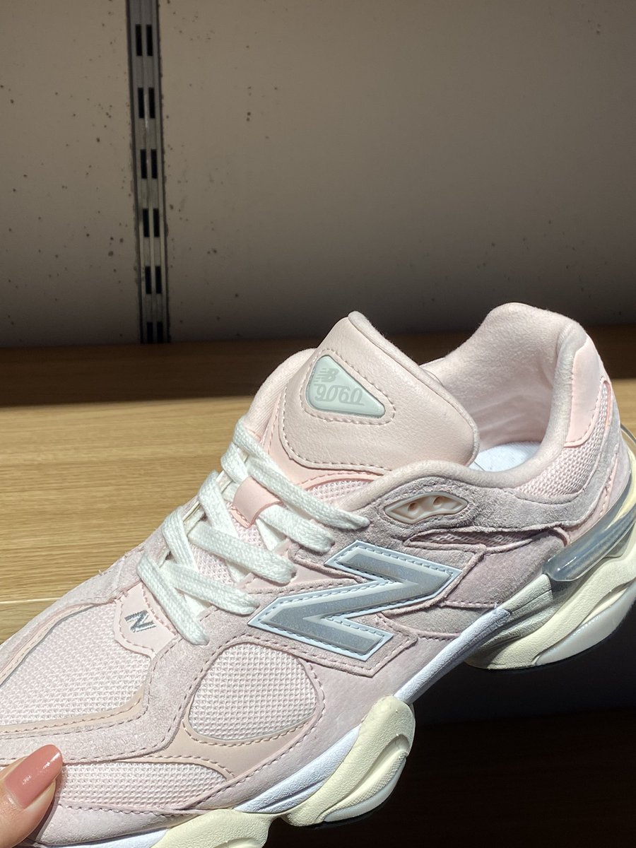 Noonillion's tweet photo. New Balance 9060 | نيو بالانس
السعر 988 ريال شامل https://t.co/jApv5Aj4I2