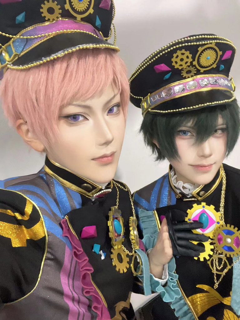 aaaona77's tweet photo. 舞台バックの自撮り

#あんスタ #コスプレ https://t.co/7RQmxHg41I