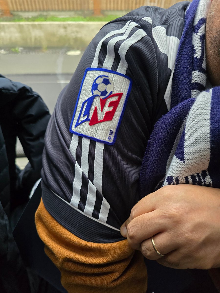 MBIDF's tweet photo. 🎶 Et quand arrive le week-end, je pense à Troyes 🚌
Un bus, des copains et copines, des bons moments partagés ... et comme le dit notre devise: " le plus chiant c'est le match".
Merci à tous les présents et présentes au stade de l'Aube hier.
#Girondins #ESTACFCGB #MBIDF https://t.co/rZGe1hW7pc