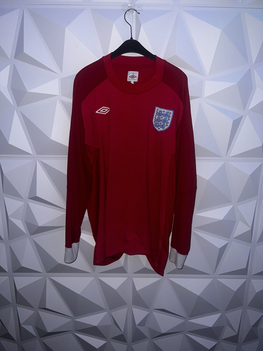 kithub2024's tweet image. England 2009/10 away shirt 😍😍 link in bio