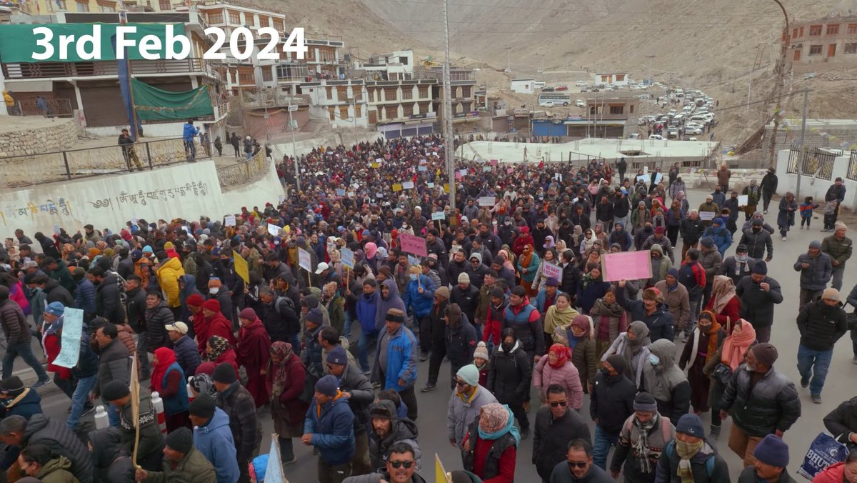 27emma6196's tweet photo. 20k+ of people were massive gathered and demanding for #6schedule under the freezing cold -0°C.Young and old people from Ladakh raise their voice for safeguards.#6schedule provides protection for our rich cultural heritage and envr. It is the responsibility for all the peopleof🇮🇳 https://t.co/d6tTi46Uo1