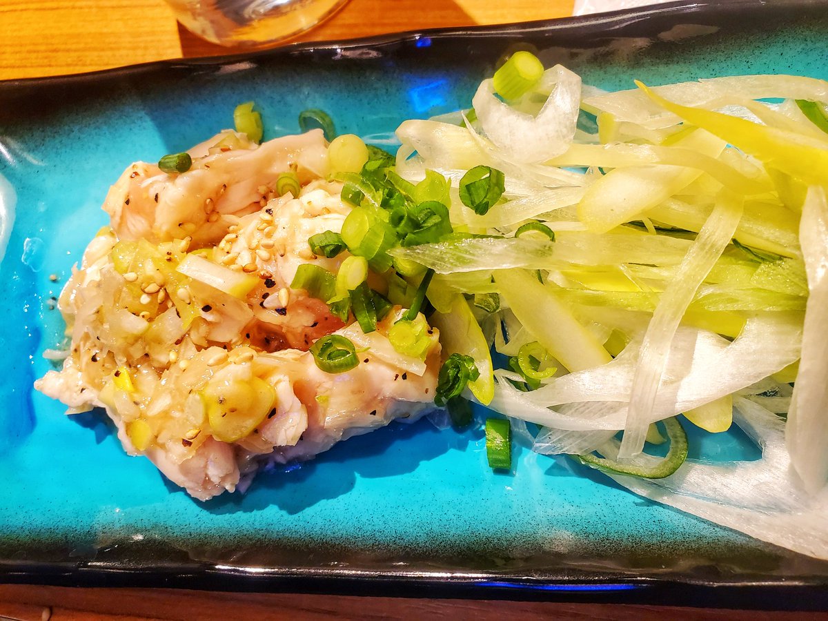 bigdada1011's tweet photo. 夕飯は娘と娘の彼氏で赤から🍲
勿論、看板メニューの鍋と旨いが！
やはり俺は手羽先が１番好きだ🔥
赤から行きたい=手羽先！！
今回は8本セット×2の16本+お持ち帰り用16本！！
旨い！！旨すぎる！手羽先！押忍。 https://t.co/NhkDfq2QUX