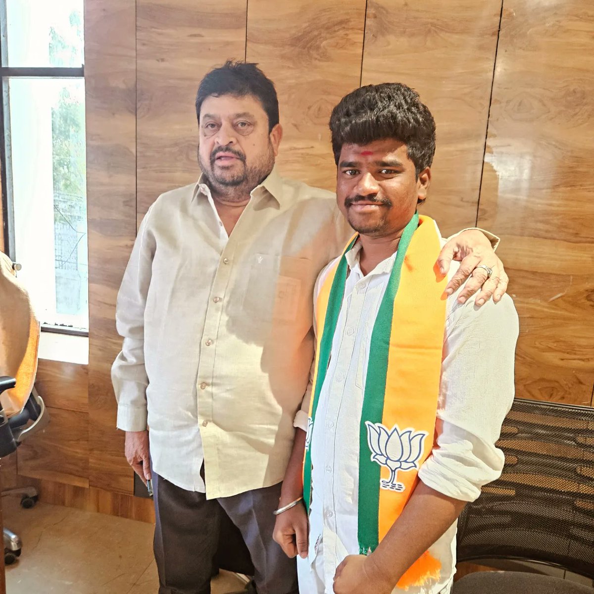 bjym_chary's tweet photo. మాజీ ఎమ్మెల్సీ మహబూబ్నగర్ పార్లమెంటు ఇంచార్జ్ రామచంద్రర్ రావు గారిని ఈరోజు జిల్లా కార్యాలయంలో మర్యాదపూర్వకంగా కలవడం జరిగింది 🚩🤝 @N_RamchanderRao https://t.co/OS8yAREMn3