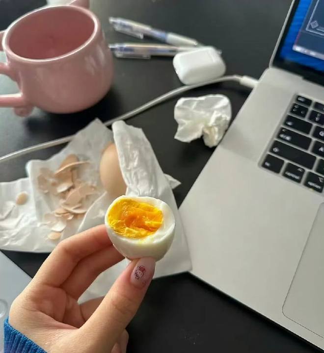 Khongmalai_ploy's tweet photo. For most healthy adults, it's safe to eat 1–2 eggs a day depending on how much other cholesterol is in your diet. https://t.co/fHpG7VL1uQ
