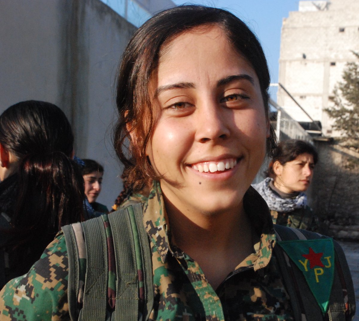 sol_0_4's tweet photo. 9 years since the death of Şoreş Memo (nom de guerre Canda Welat), one of the first fighters of the YPJ in Afrin. Born in the village of Qastal Miqdad, Bulbul subdistrict in 1997, she was killed in a Syrian regime airstrike in Aleppo on February 3, 2015.
https://t.co/MYYfliDkiU https://t.co/dF2CdngHGb