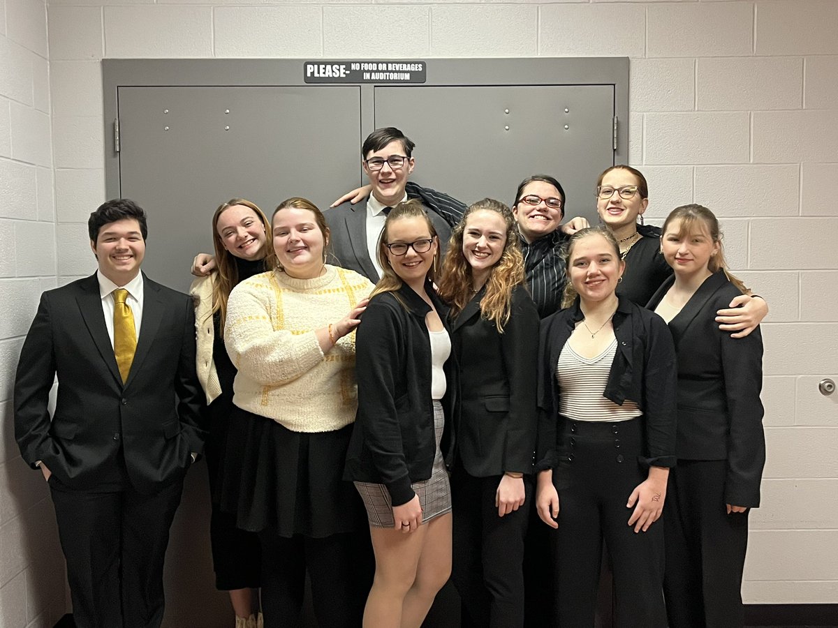 gwenhowegebers's tweet photo. Our #tinyteam qualified 4 with 2 alternates to State 💙🤍 https://t.co/N1D3FigsWE