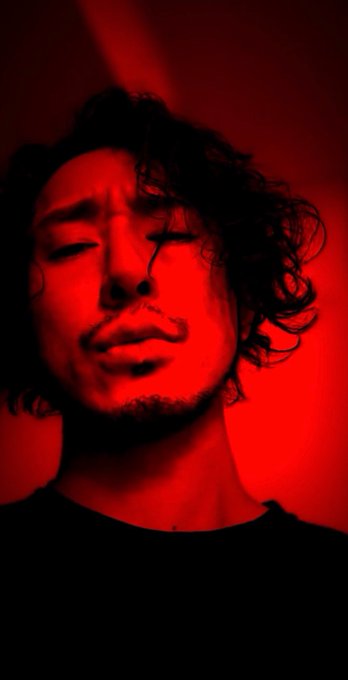 「マッチングアプリの画像はいちばん盛れていない画像にすべき」という意見をうけ、こちらを掲載しました(素のイラ顔) https://t.co/lzp5ai0C3z