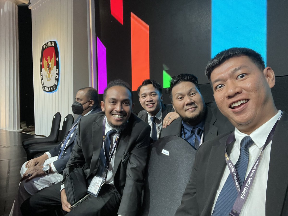 davidnurbianto's tweet photo. Perwakilan warga biasa @abdurarsyad @mosidik @AfifXavi #AMINAJADULU https://t.co/QScLqGVsai