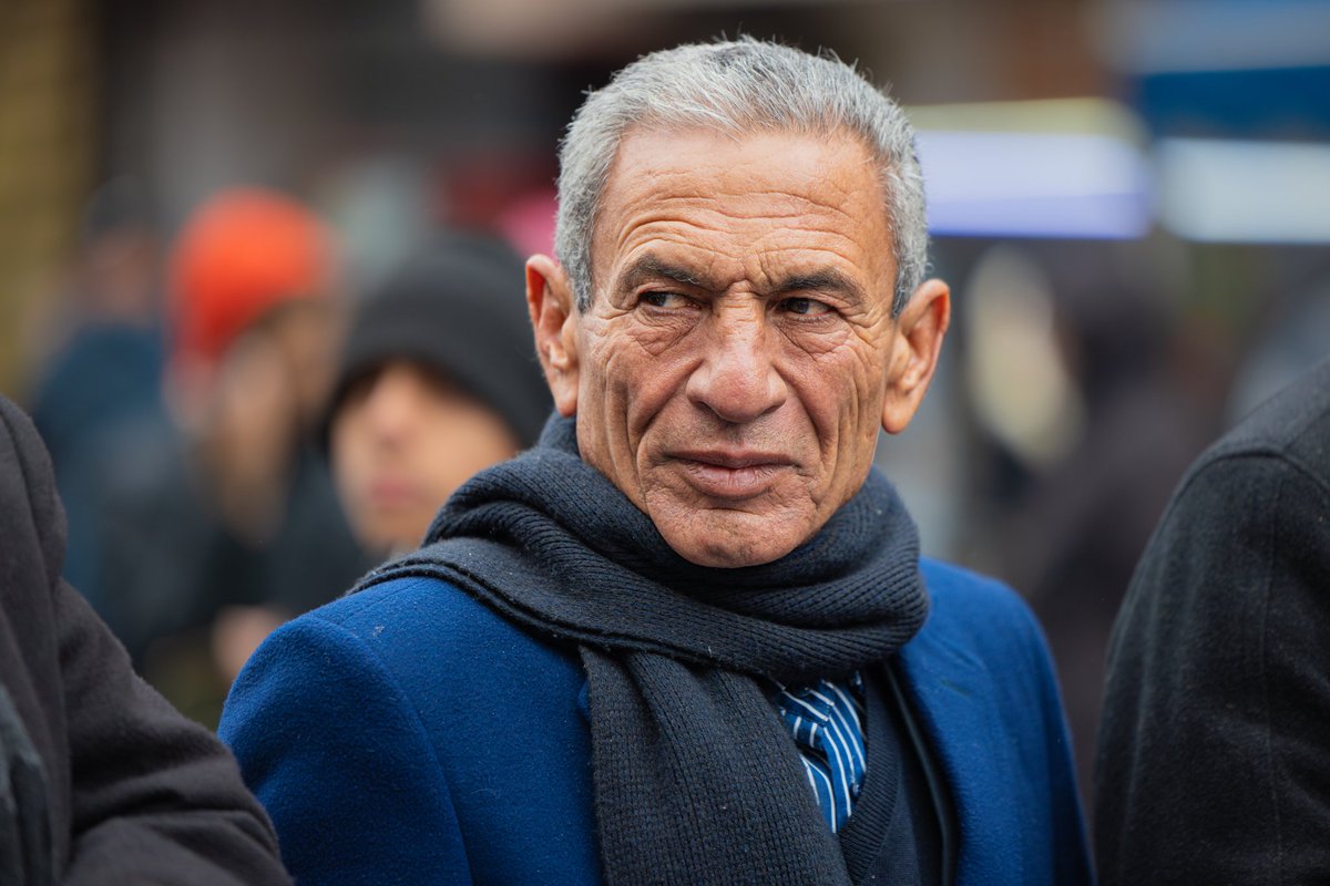 Gm everyone, here's a photograph from downtown from this weekend, enjoy the textures on his face 

#Canon #subshooterz #streetclassics #streetshotz
#streetgrammers  #streetfocus