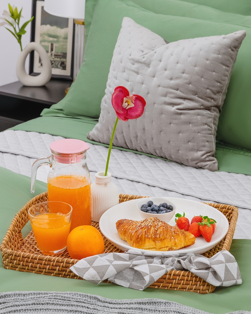 LsaHomeco's tweet image. Sunday essentials: A cozy corner and a plate full of treats —who cares about anything else anyway?😌

#chilling #sundayvibes #lsahome #beeakfastinbed