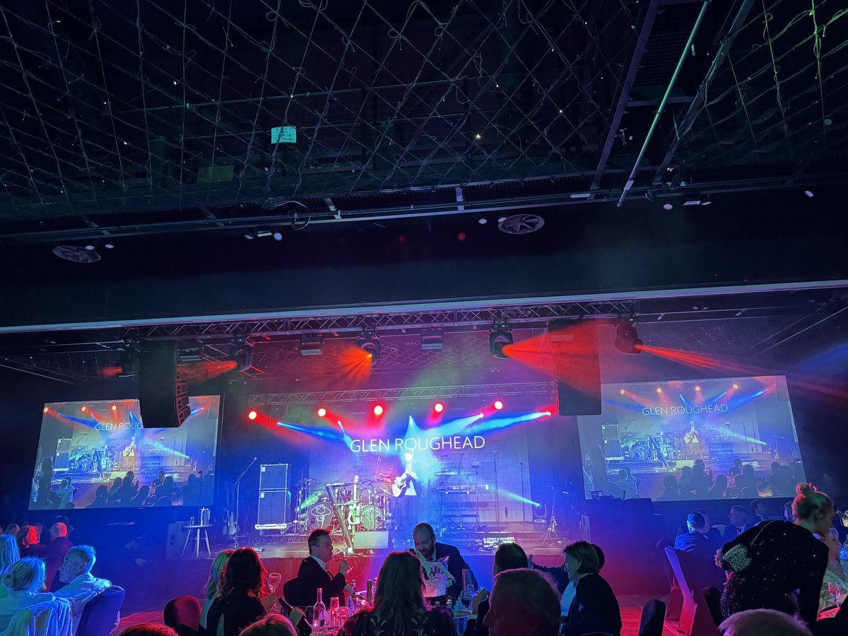 alanshearer's tweet photo. Ah man. Another brilliant night for the @AlanShearerFndn . You guys have now raised an incredible £5.9 million over the years after another £210k was donated last night with the amazing @JamesBayMusic #johnnybluehat &amp; @GlenRoughead performing . Thank thank thank you all 🖤🤍🙋🏼‍♂️ https://t.co/aaQpRf9gBL
