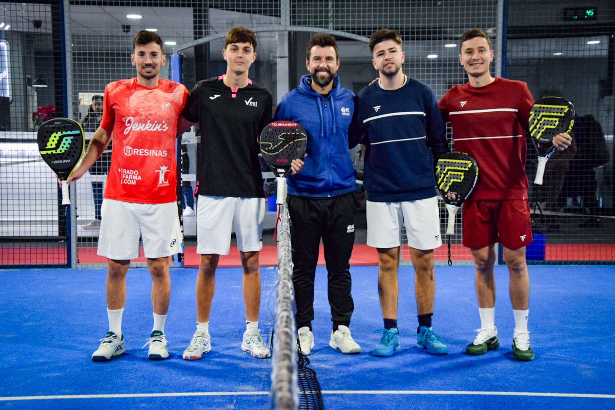 PadelCV's tweet photo. 💥 Comienzan las grandes finales : en juego el título de campeones y campeonas de la primera categoría en el Torneo Plata 20 🥈

📍Set Padel, Valencia https://t.co/Ogh2J4cicA