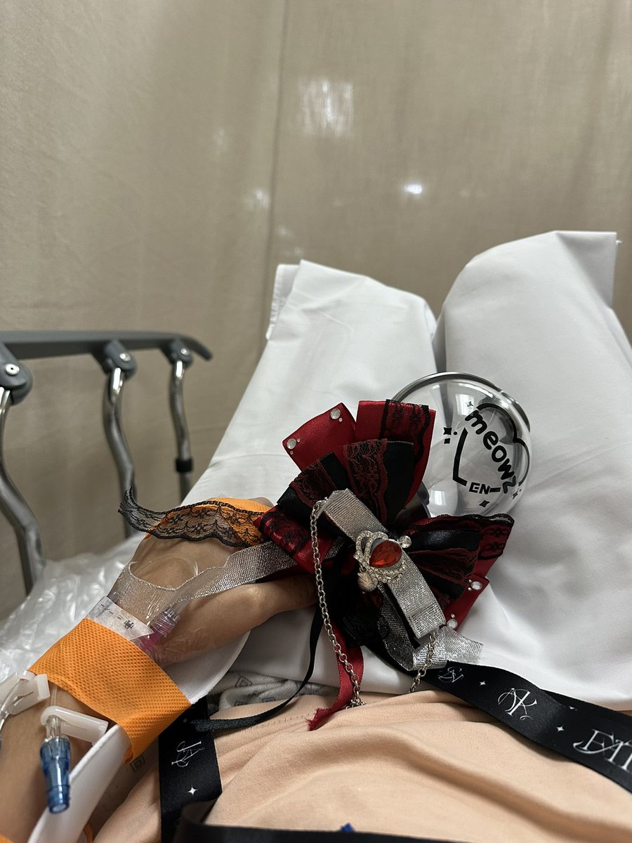 ipeunnie's tweet photo. travelled 4 hours from ncc today and was rushed to the ER immediately when we got back to mm. i was vomitting almost non-stop since after the concert last night. my gerd was triggered due to not being able to drink lots of water &amp; not eating plus fatigue… https://t.co/kkzD0nBAwH