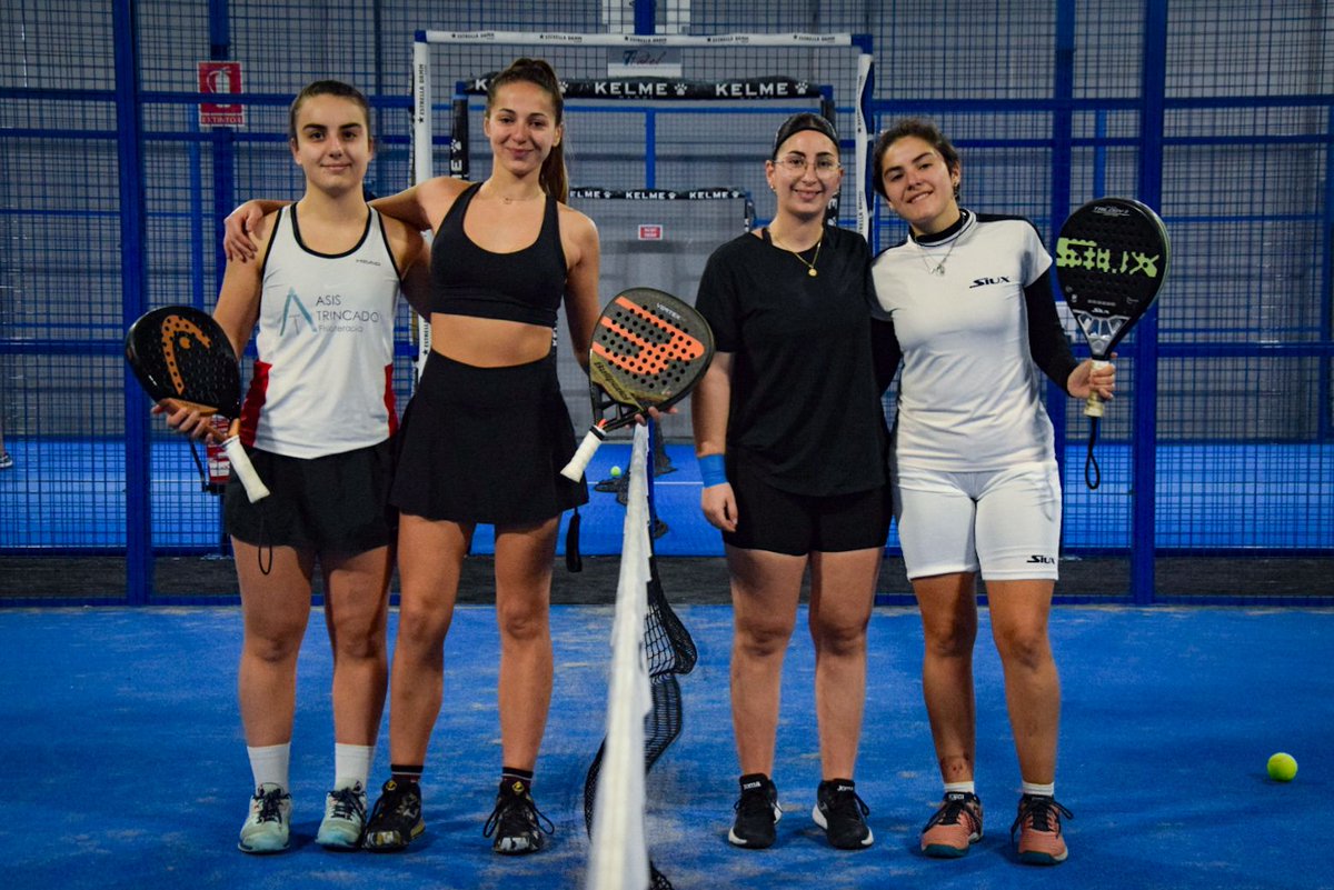 PadelCV's tweet photo. 💥 Comienzan las grandes finales : en juego el título de campeones y campeonas de la primera categoría en el Torneo Plata 20 🥈

📍Set Padel, Valencia https://t.co/Ogh2J4cicA