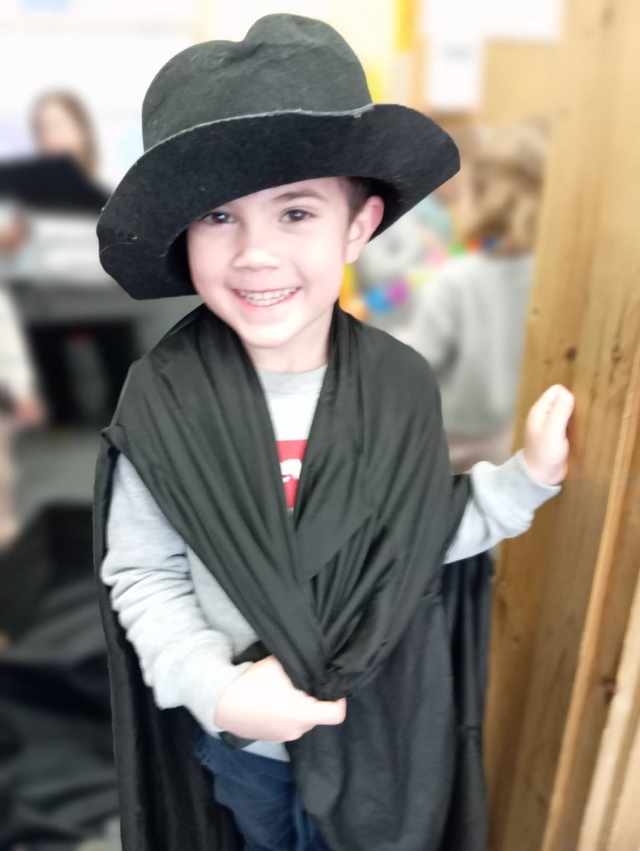 SantNicolau's tweet photo. S'acosta el Carnestoltes!!! I els alumnes d'#I4SN ens comencem a preparar!! 🎊

#escola #sabadell #educacioinfantil https://t.co/K6H8fUL4MH