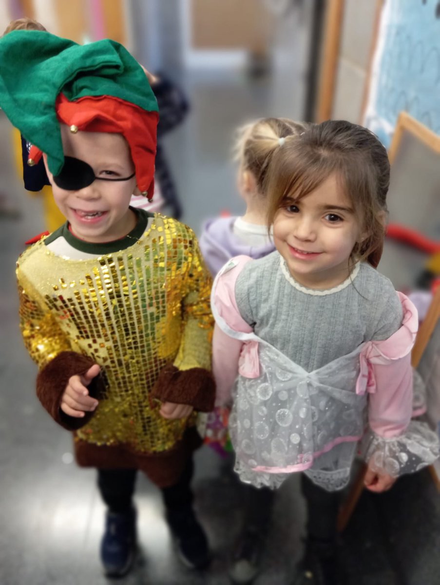 SantNicolau's tweet photo. S'acosta el Carnestoltes!!! I els alumnes d'#I4SN ens comencem a preparar!! 🎊

#escola #sabadell #educacioinfantil https://t.co/K6H8fUL4MH