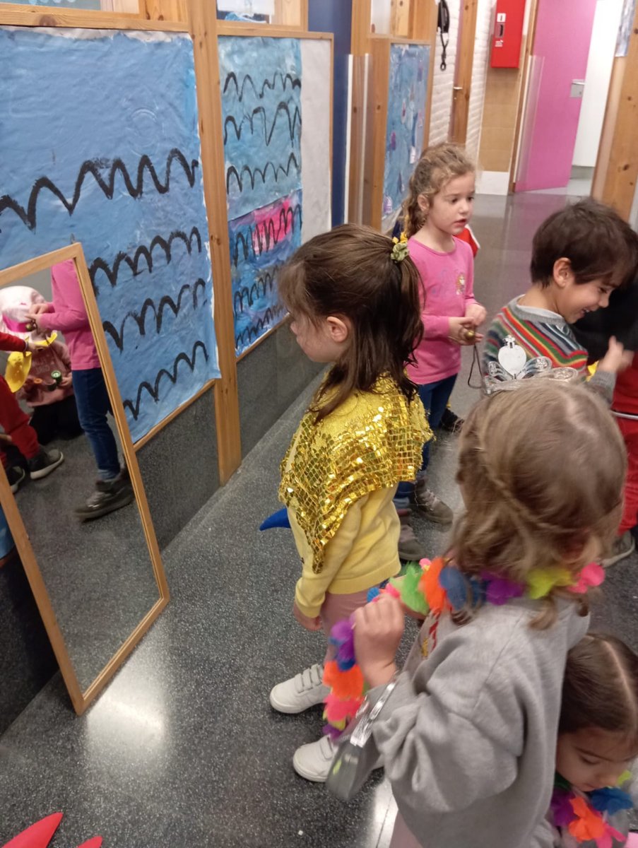 SantNicolau's tweet photo. S'acosta el Carnestoltes!!! I els alumnes d'#I4SN ens comencem a preparar!! 🎊

#escola #sabadell #educacioinfantil https://t.co/K6H8fUL4MH