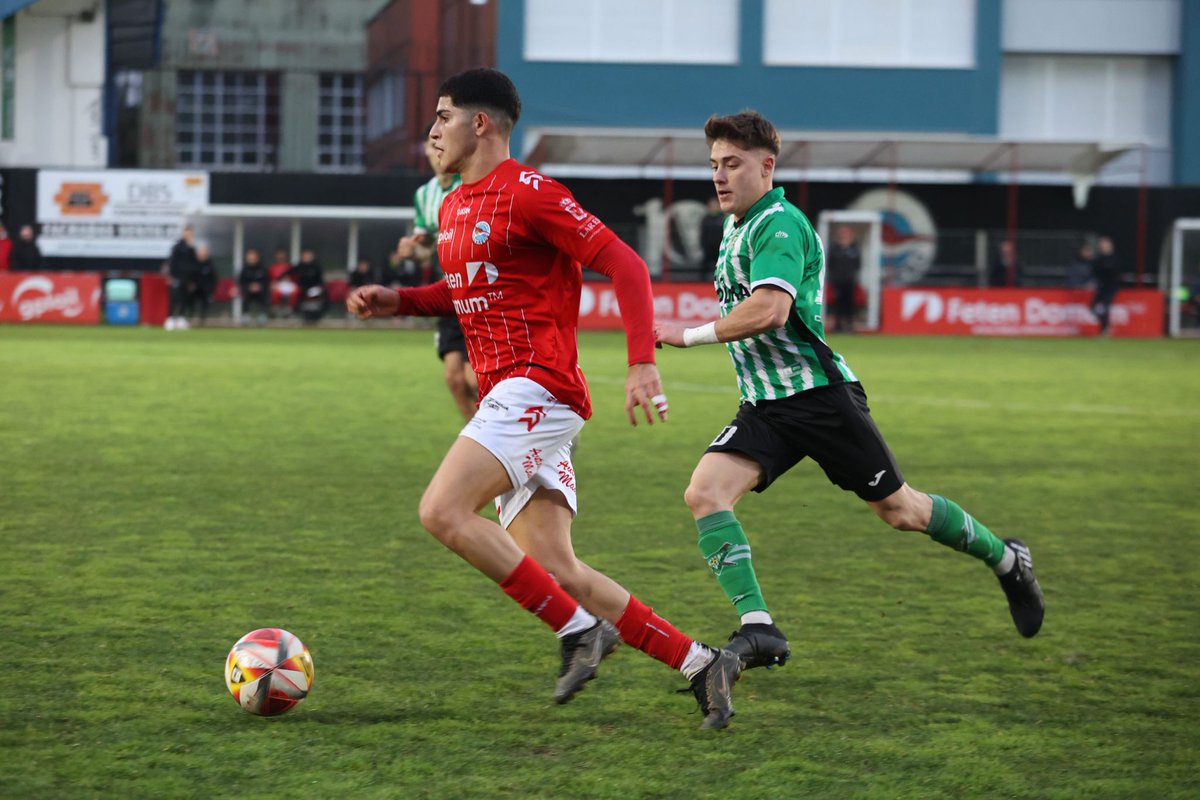 CDLaredo's tweet photo. ❤️ ¡𝐕𝐢𝐜𝐭𝐨𝐫𝐢𝐚 𝐞𝐧 𝐞𝐥 𝐝𝐞𝐫𝐛𝐢!

Control, buen juego y zarpazos de Carral y Héctor Tirado, para ganar 2-0 al Colindres.

CRÓNICA y DECLARACIONES https://t.co/ystsjwS9Kb

#CDLaredo #TerceraRFEF #TerceraFederación https://t.co/plCVuXP5TJ