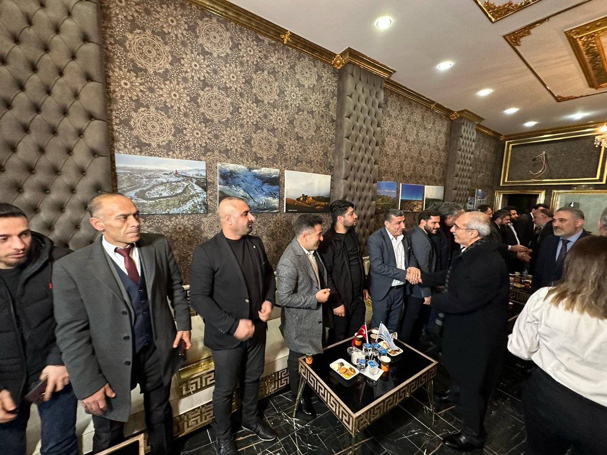 hamit_oncu's tweet photo. Hakan Aktaş’ın başkanlığını yaptığı Van Gençlik Derneğinin açılışındayız. Yeni dernek merkezinde güzel ve hayırlı işler yapılmasını temenni ediyorum.
Tüm hemşehrilerimize hayırlı olsun. https://t.co/UVcBJKooAr
