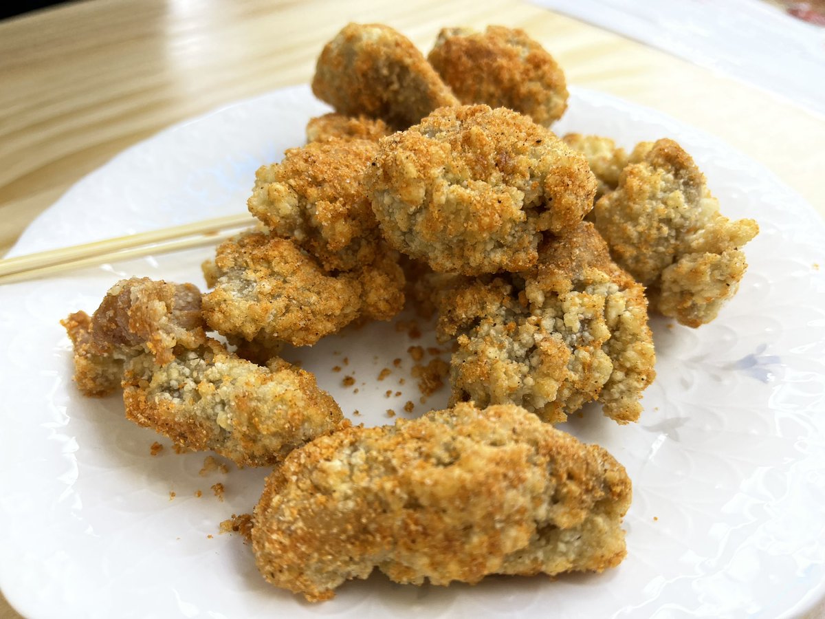 pac1m's tweet photo. 新大久保には美味しそうな韓国料理屋さんが沢山ありますが、ひっそり友誼食府の新大久保店もありましてブレずに台湾料理を食べました😆それぞれガチの台湾料理、西安料理、四川料理の3店舗が入っているフードコートで日本でこれを言うのも不思議ですが、日本語通じます！そして本当に美味しい💕 https://t.co/PSLvwSY0rE