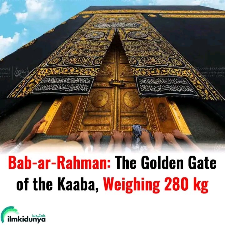 کعبہ کے دروازے باب الرحمۃ کا وزن تقریباً 280 کلوگرام (617 پونڈ) ہے اور یہ 99.99% خالص سونے سے بنا ہے۔

#kaaba #ilmkidunya #GoldenDoor
