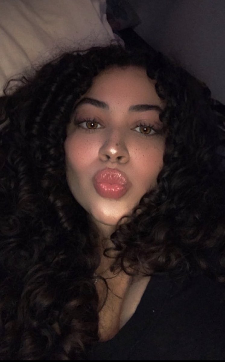 sujisu_'s tweet photo. Goddess Suji 🧞‍♀️✨
 #findom #findomgoddess #findomme https://t.co/4HR5b9zOvN