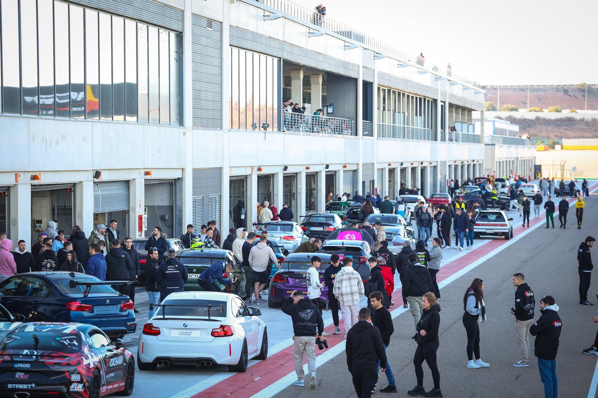 AragonMotorLand's tweet photo. 💥 rompiendo las expectativas #EuroCrew arrasa durante su primer evento del año en #MotorLand #Aragon ✊🏻💨
Unos 6.000 espectadores 👀 12.000 metros cuadrados de #Drift y más de 12 ⏰ de show lleno de actividades ⁉️
😎Te gustaría repetir ⁉️ https://t.co/JDCcGH3m8a