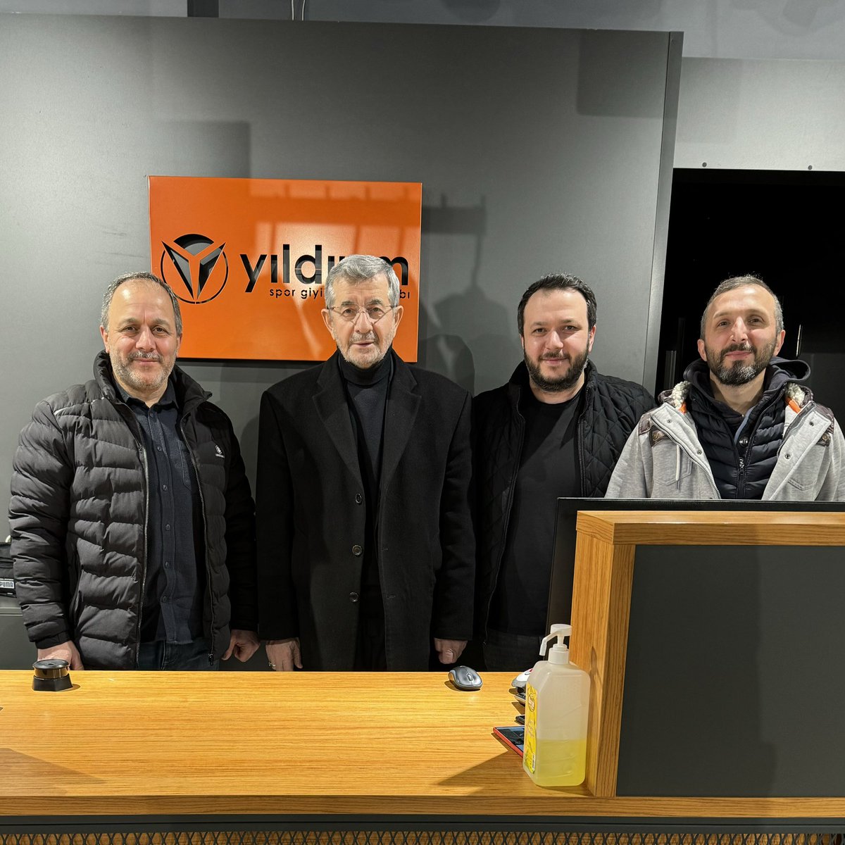 tarikyildirimtr's tweet photo. Sülalemizin Değerli Büyüğü, Kıymetli Amcamızın ziyaretinden memnun olduk. Rabbim hayırlı sağlıklı ömürler nasip eylesin. https://t.co/A4Ugl070kU