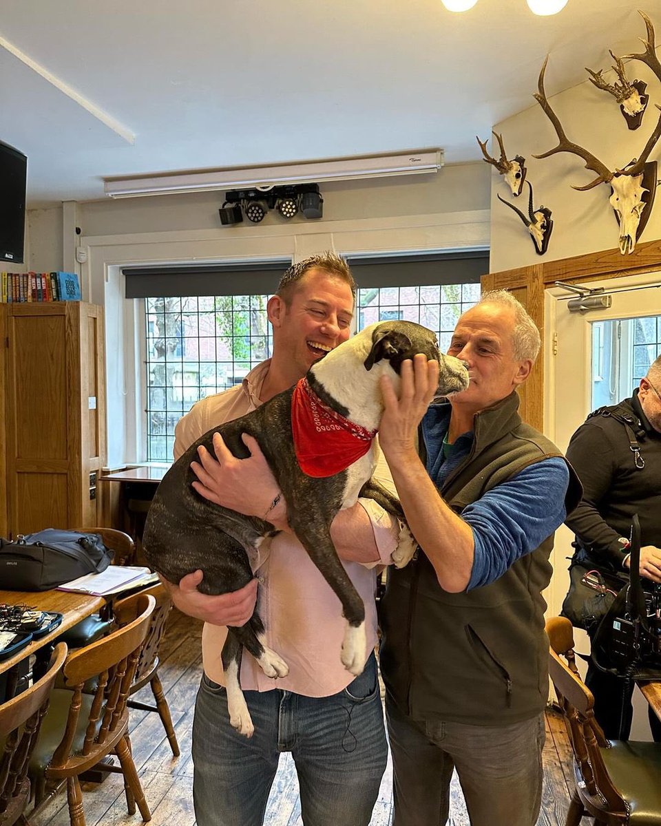 Honoured to have a very special guest in the kitchen this morning, @philvickerytv 🙌 even Charlie the landlady approved! Catch us on @thismorning at the end of February 😎