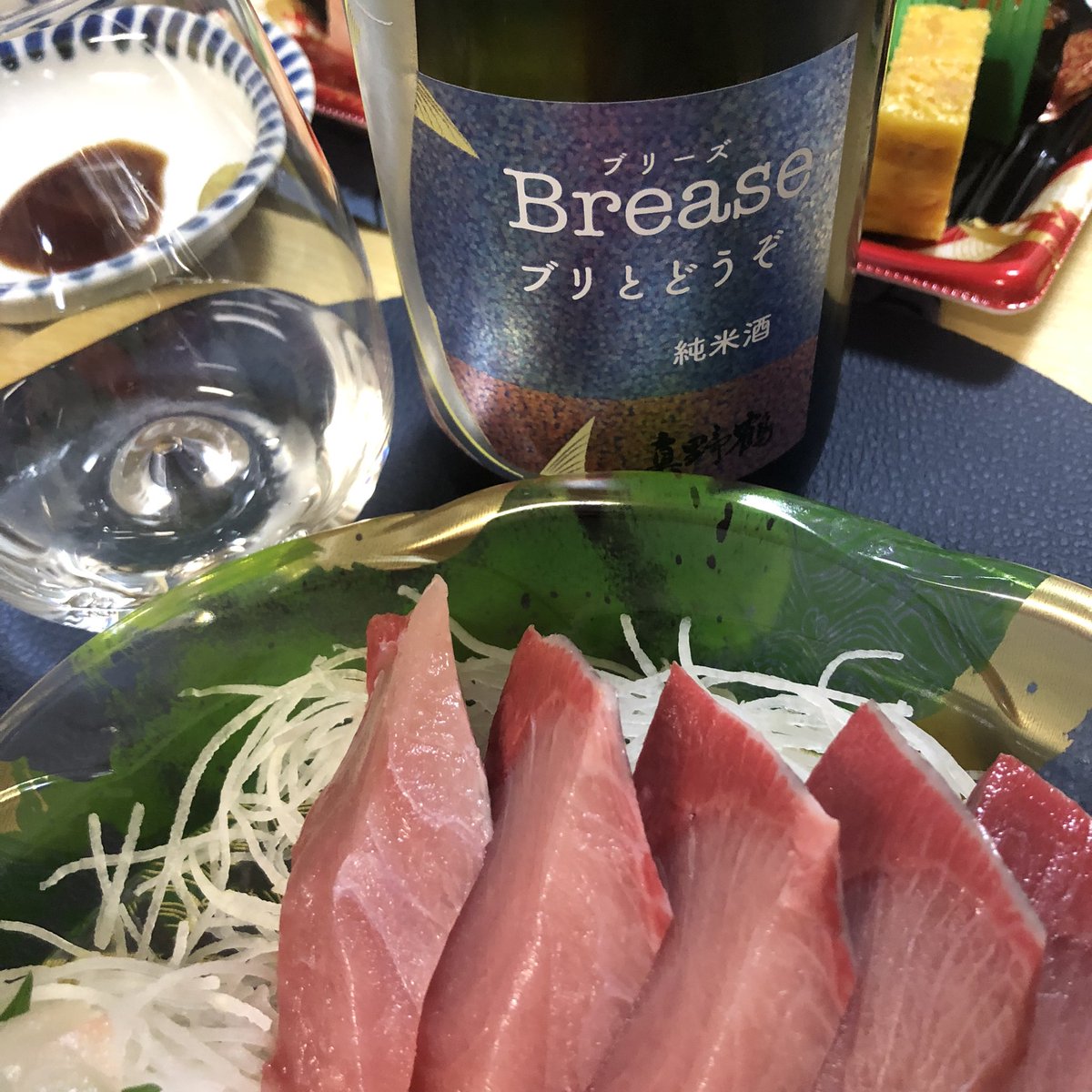 Hina541851662's tweet photo. #真野鶴
#Brease
今日の夕飯は値引きになってたマルイの寿司と刺身
入船亭扇辰独演会で爆笑して、そして美味しそうなシーンがいっぱいあってお腹すいたのでいっぱい食べた😋
今年はブリーズ買えた！この時期の楽しみ。 https://t.co/fTVvlxKcQ4