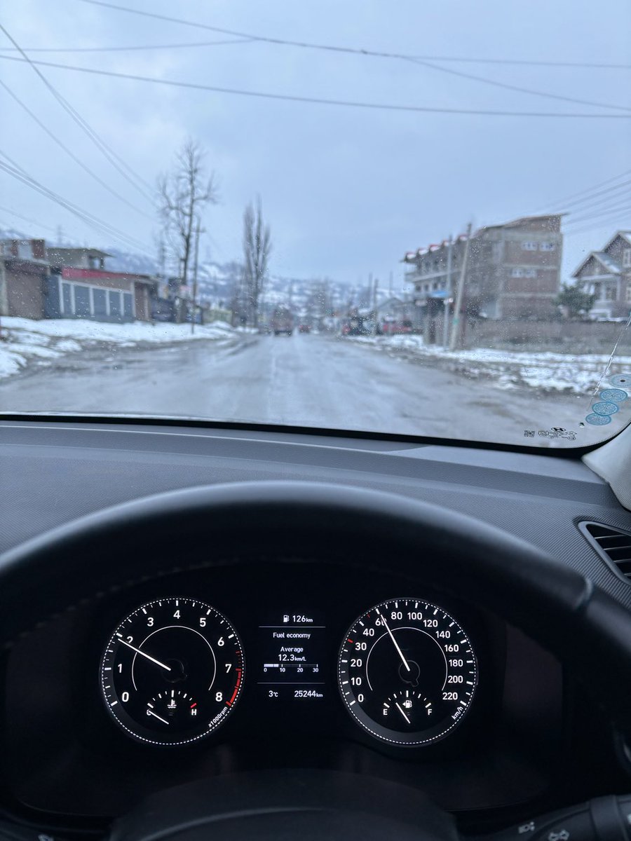 teilwanczekuss's tweet photo. I am here. Where are you?
#LocationUpdate
#Snow #Kashmir #WinterWonderland https://t.co/qUrIZdgU0H